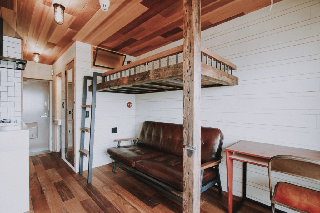 HOME TINY APARTMENT RENOVATION 都会でつくるタイニーハウス